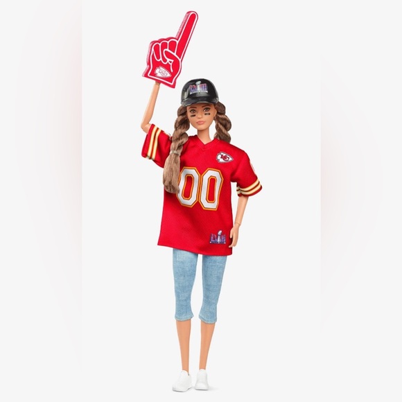 Taylor Swift (1 left) Kansas City chiefs, Super Bowl, Barbie SUPERBOWL - Picture 8 of 12